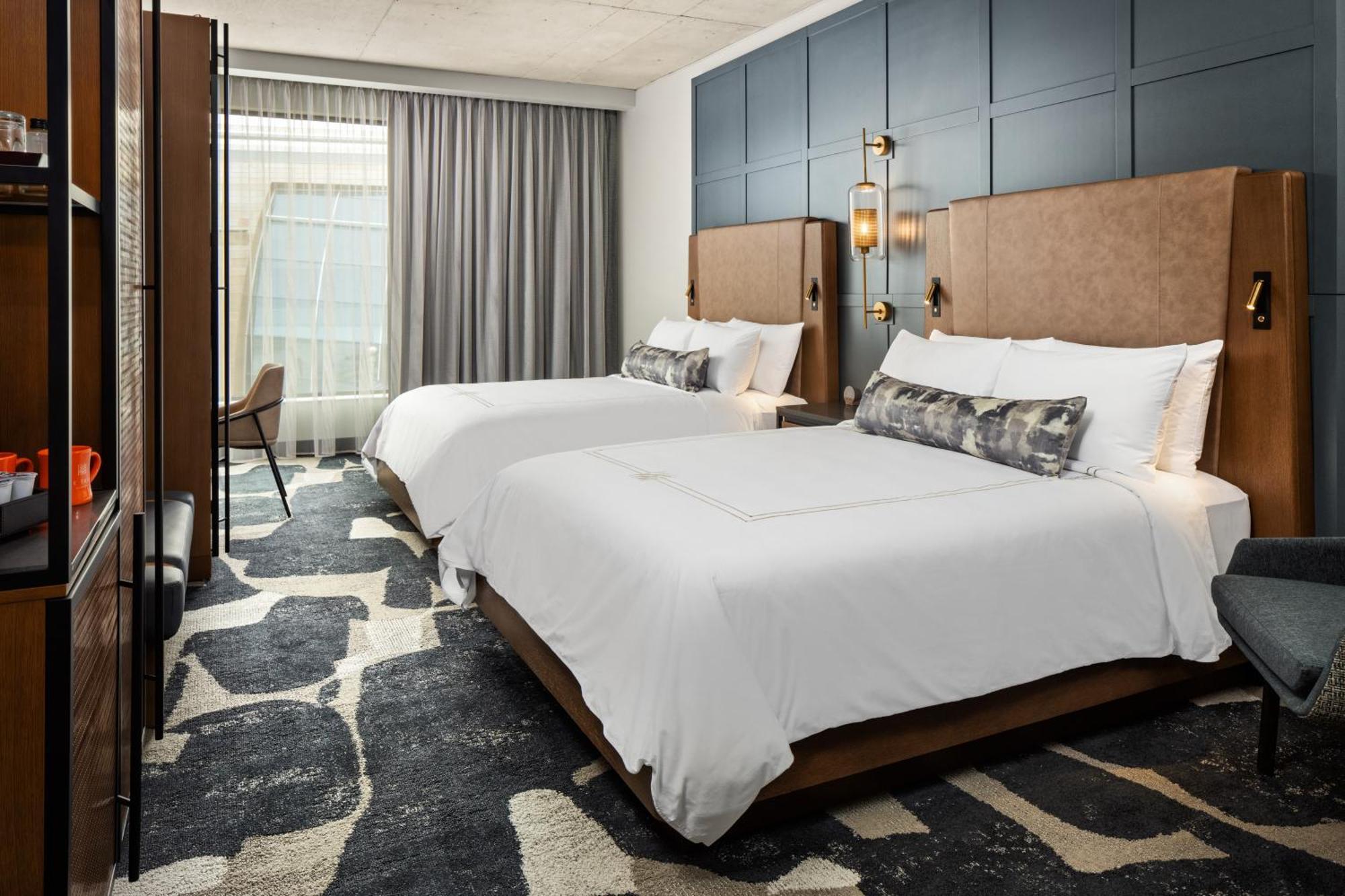 Standard Queen Room with Two Queen Beds, City View and Adapted Tub - Mobility and Hearing Accessible
